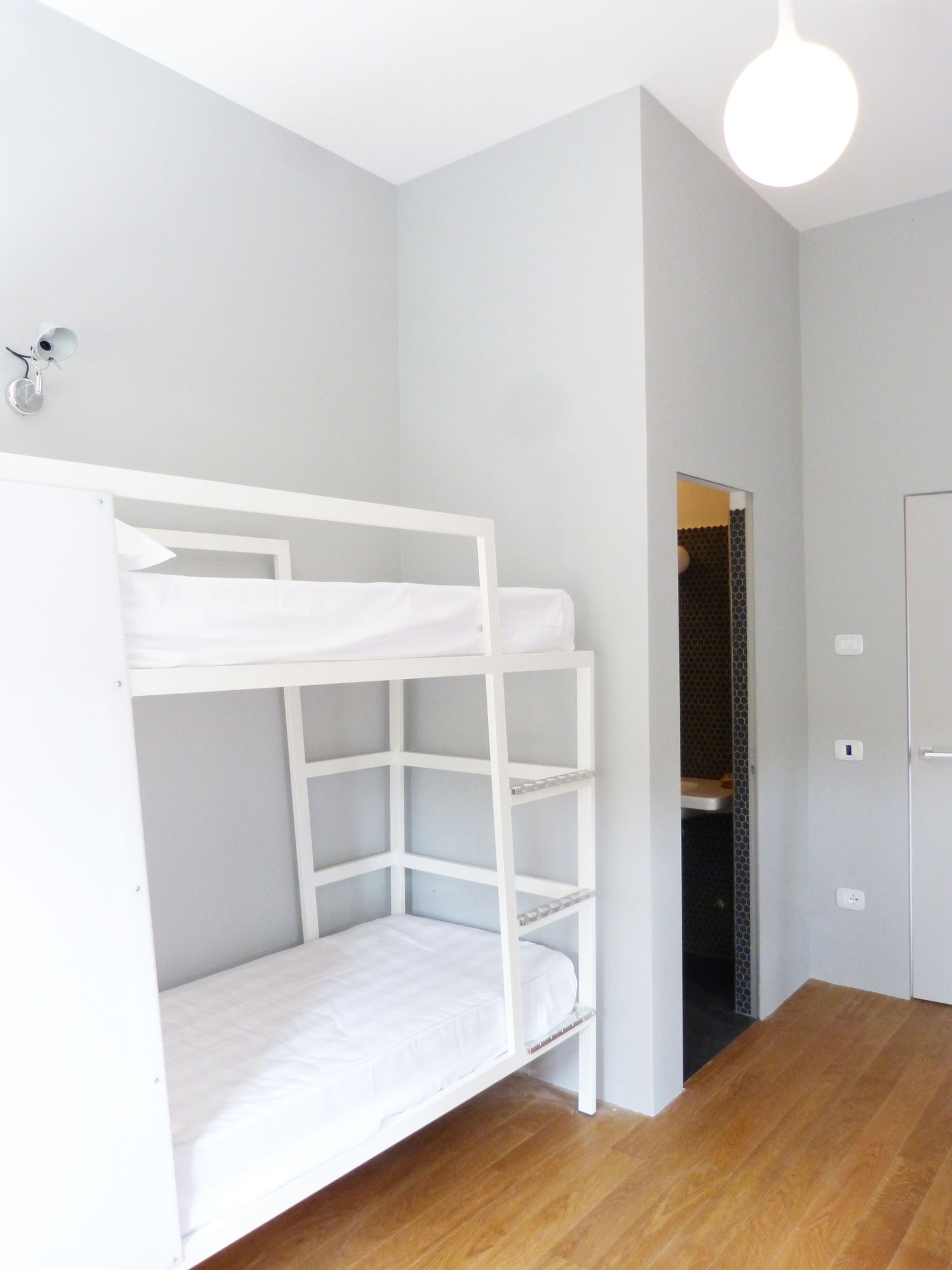 Фото Babila Hostel and Bistrot