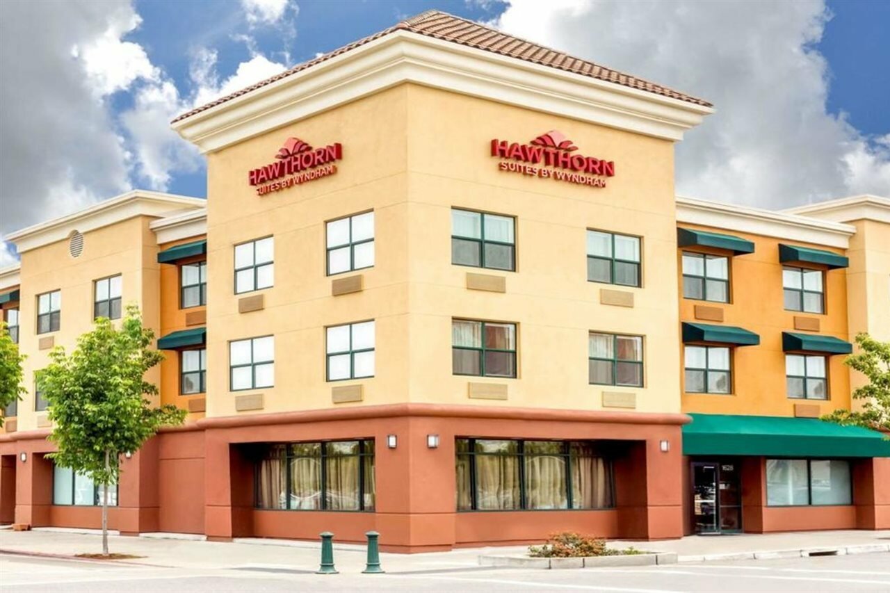 Фото Hawthorn Suites by Wyndham Oakland/Alameda