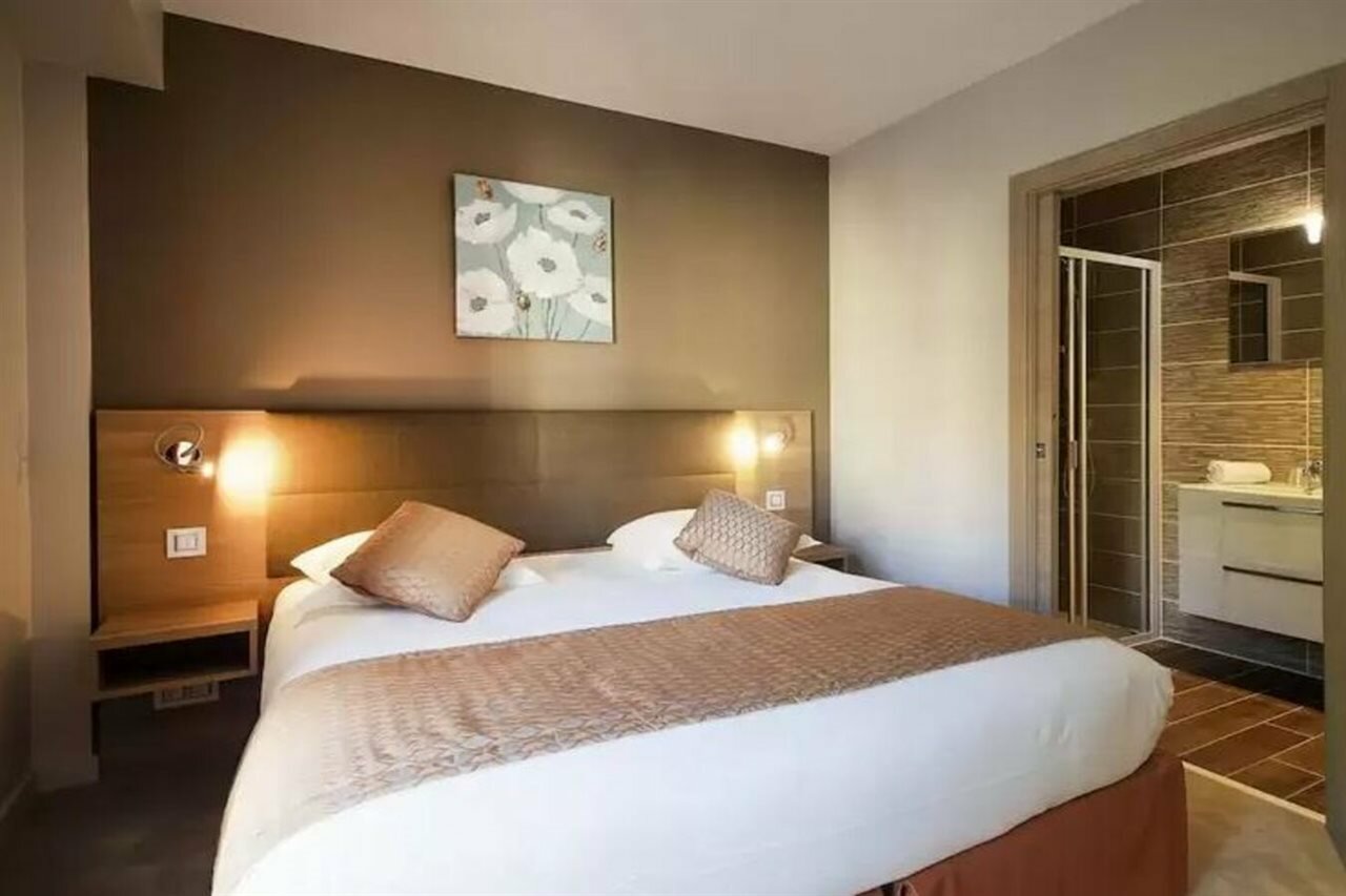 Фото Adonis Le Bastia