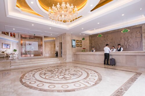 Гостиница Vienna Hotel Shenzhen Dalang Clothing Base Branch в Шэньчжэне