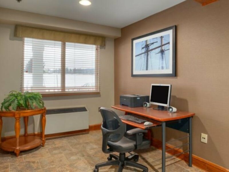 Фото Travelodge Suites by Wyndham Moncton