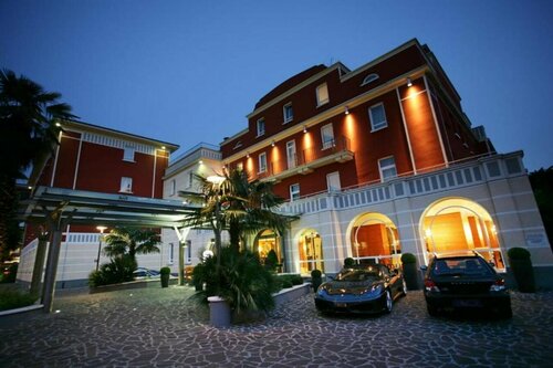 Внешний вид отеля Hotel Master в Бреше, фото 1