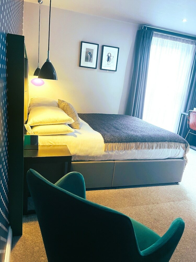 Фото The Churchill Hotel