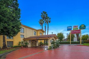 Гостиница Days Inn by Wyndham San Diego Vista в Карлсбаде