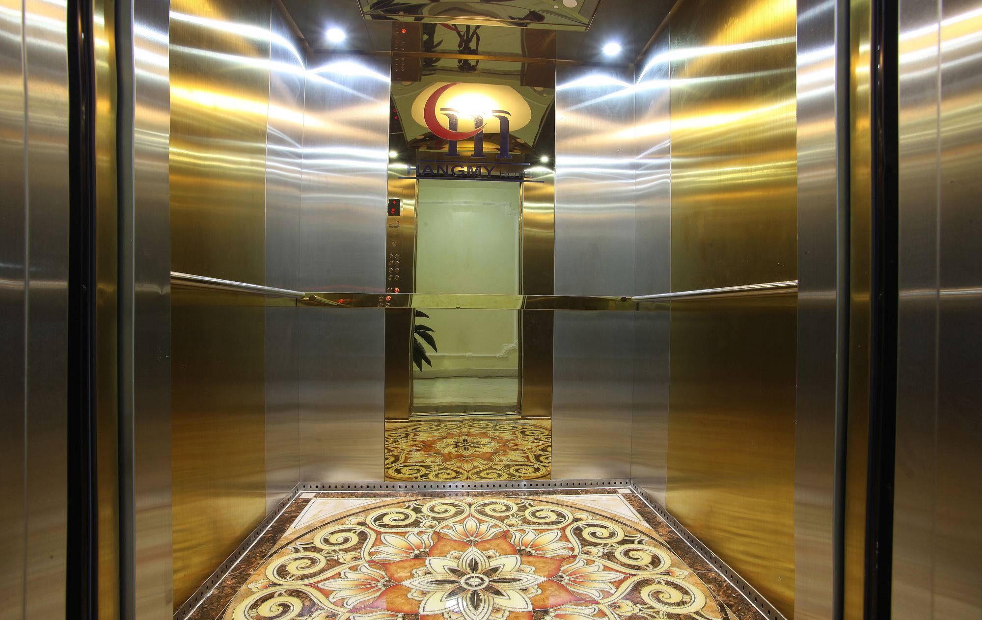 Фото My Moon Hotel