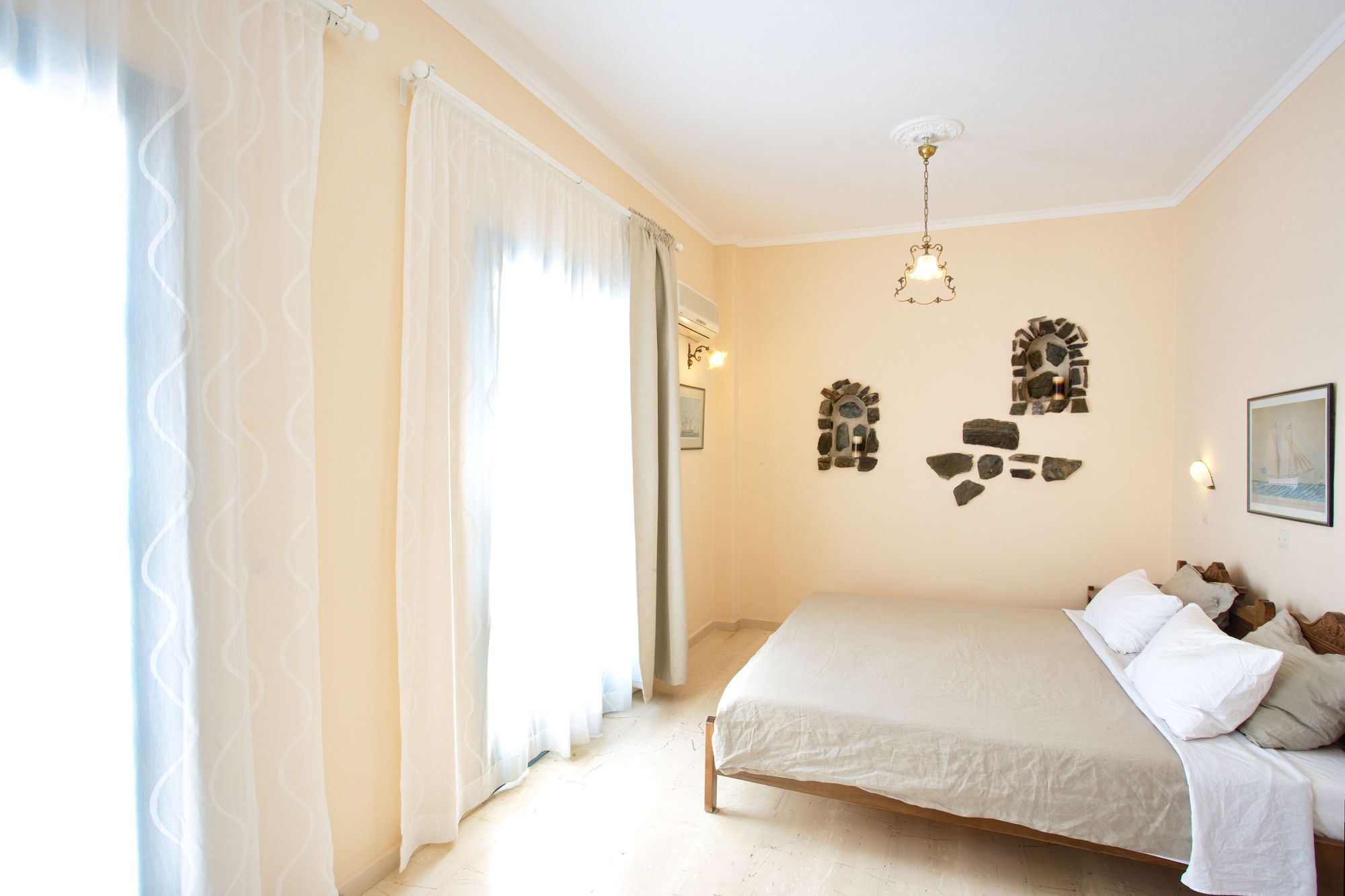 Фото The Boathouse Hotel