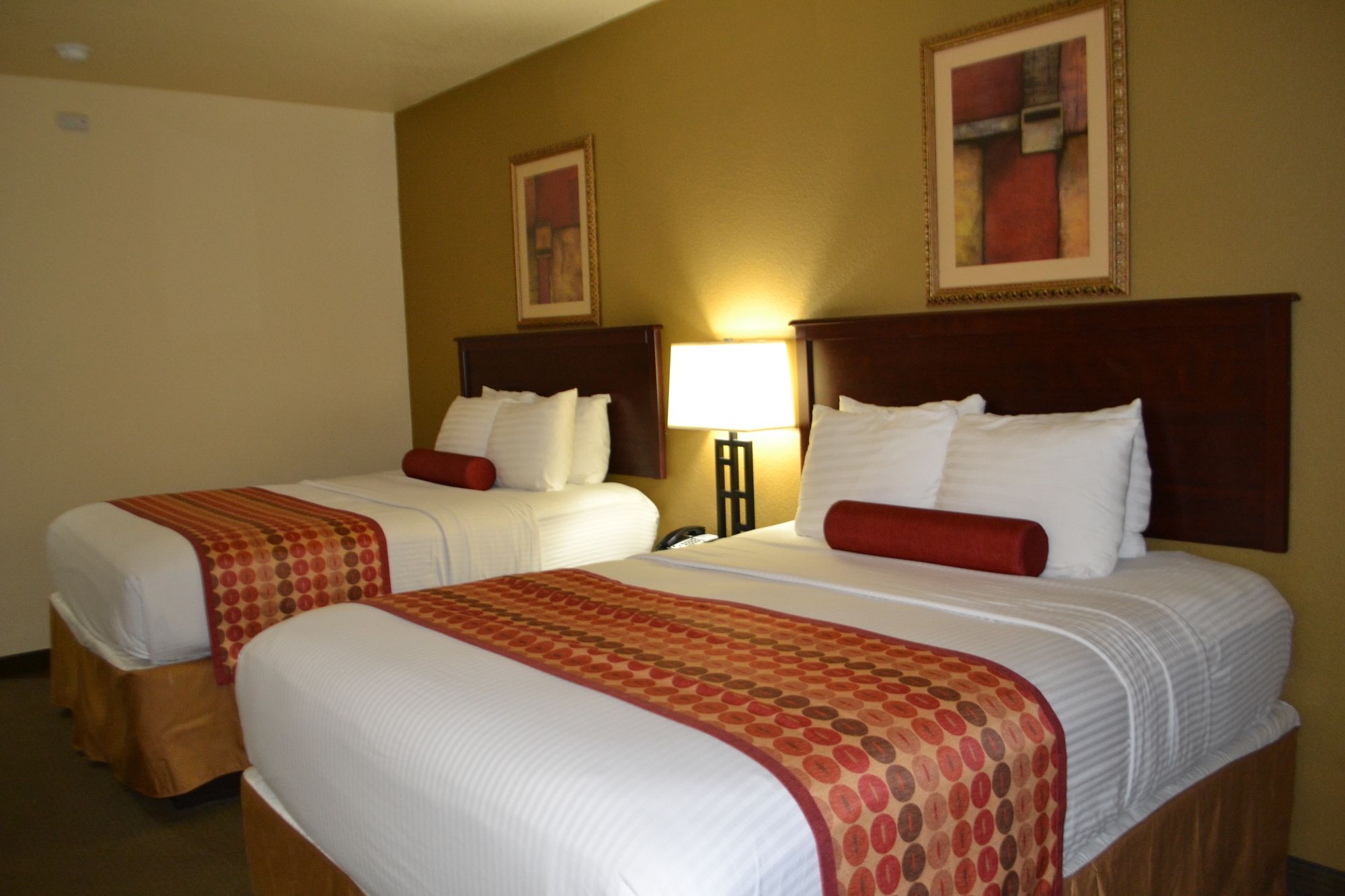 Фото Best Western Sherwood Inn & Suites