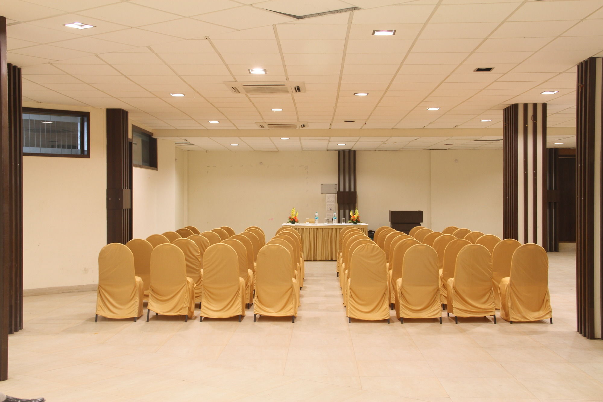 Фото The Manor Hotel