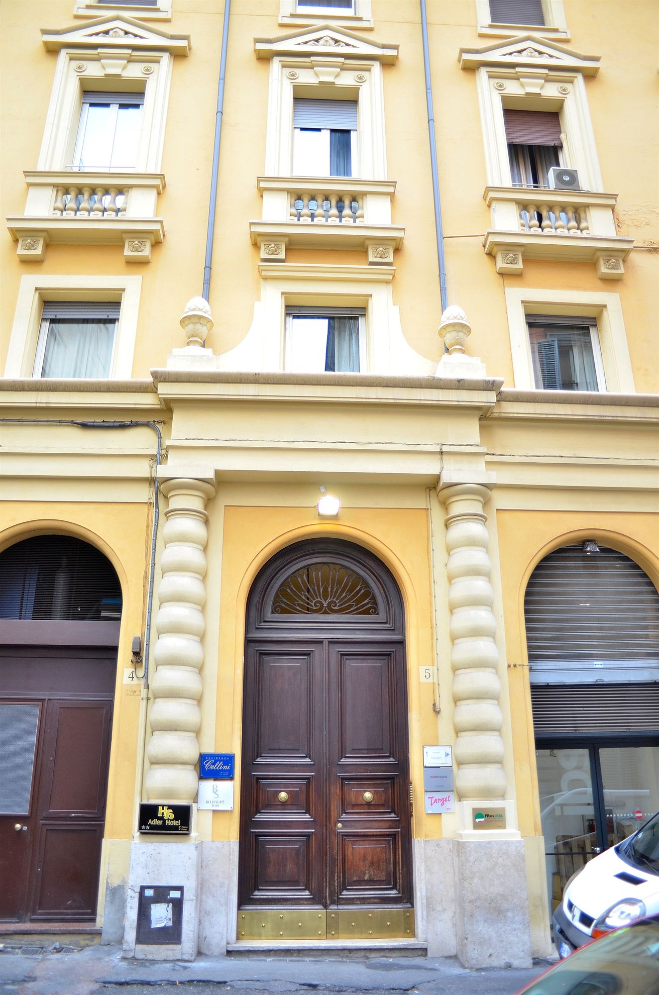 Фото отеля 2