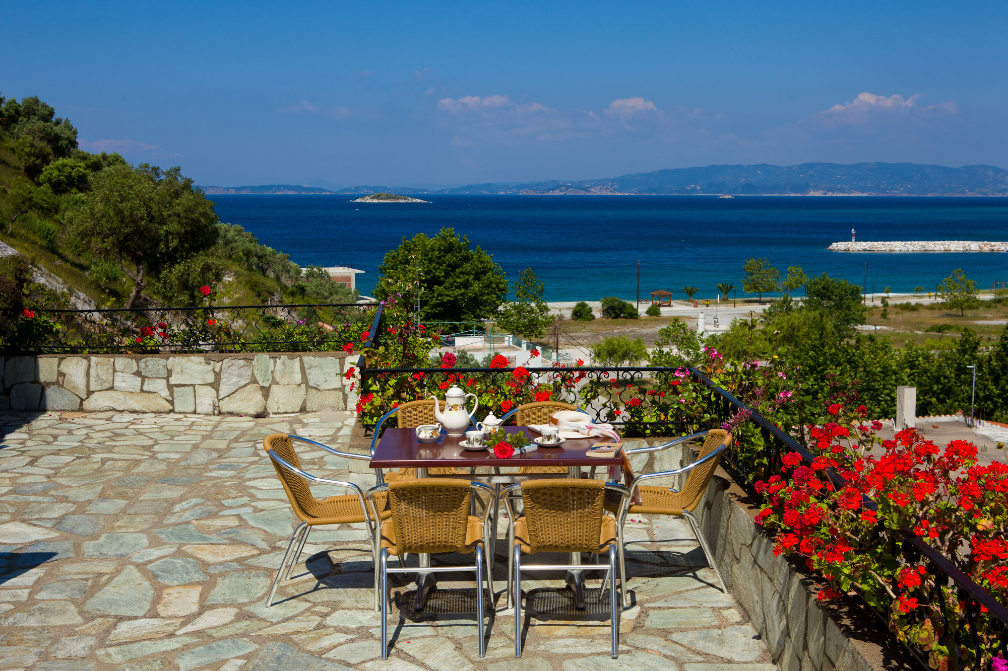 Фото Hovolo Hotel Apartments