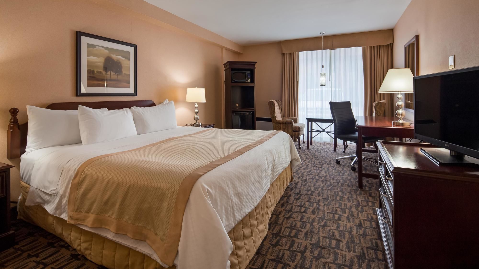 Фото Best Western Parkway Hotel Toronto North
