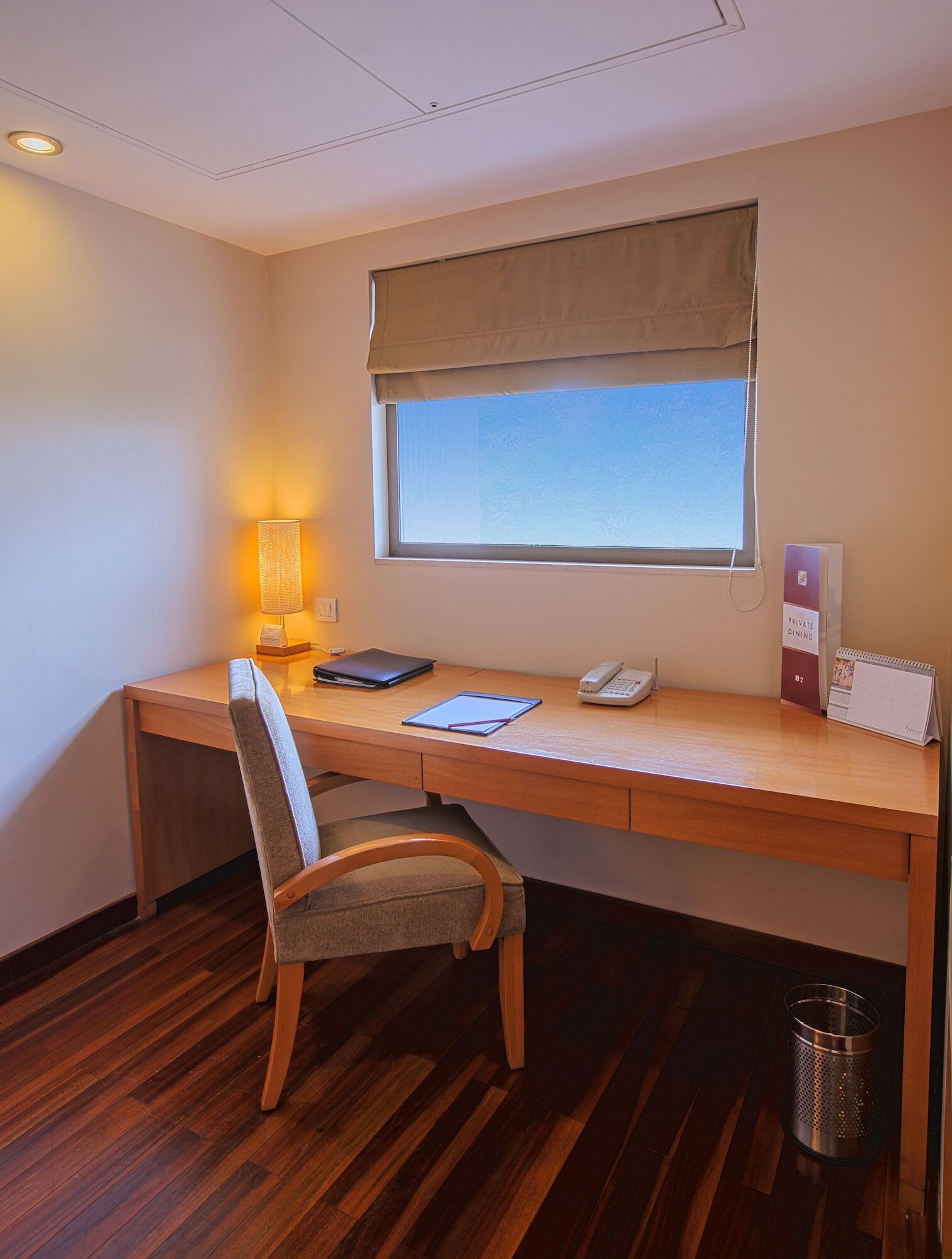 Фото Oakwood Residence Naylor Road Pune