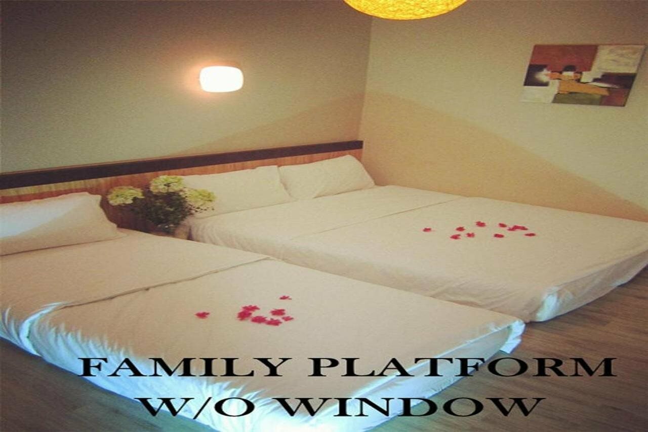 Фото Station Eight Inn