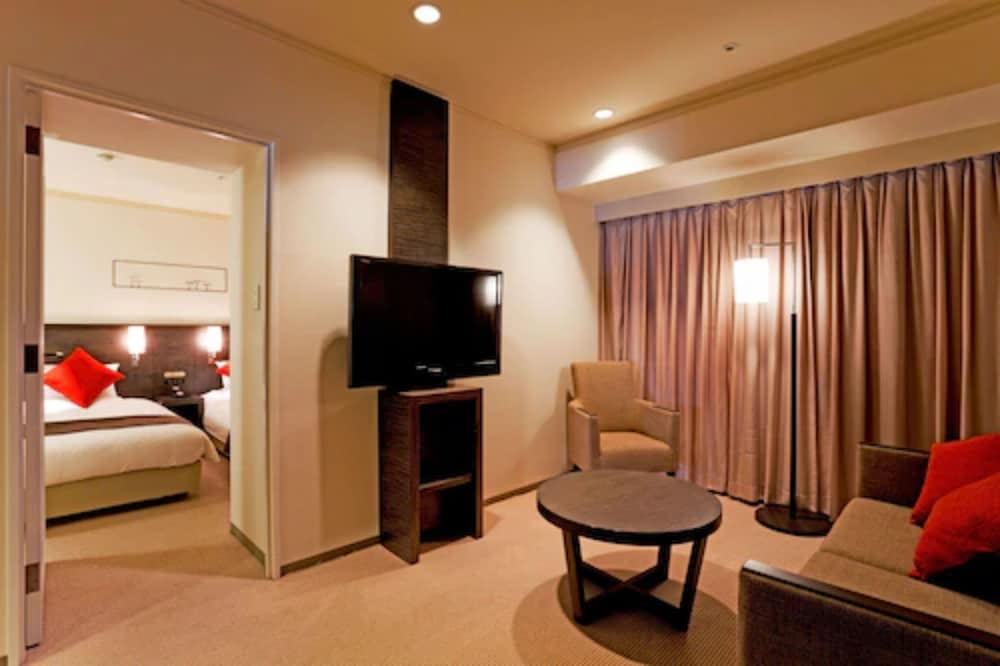 Фото Century Royal Hotel