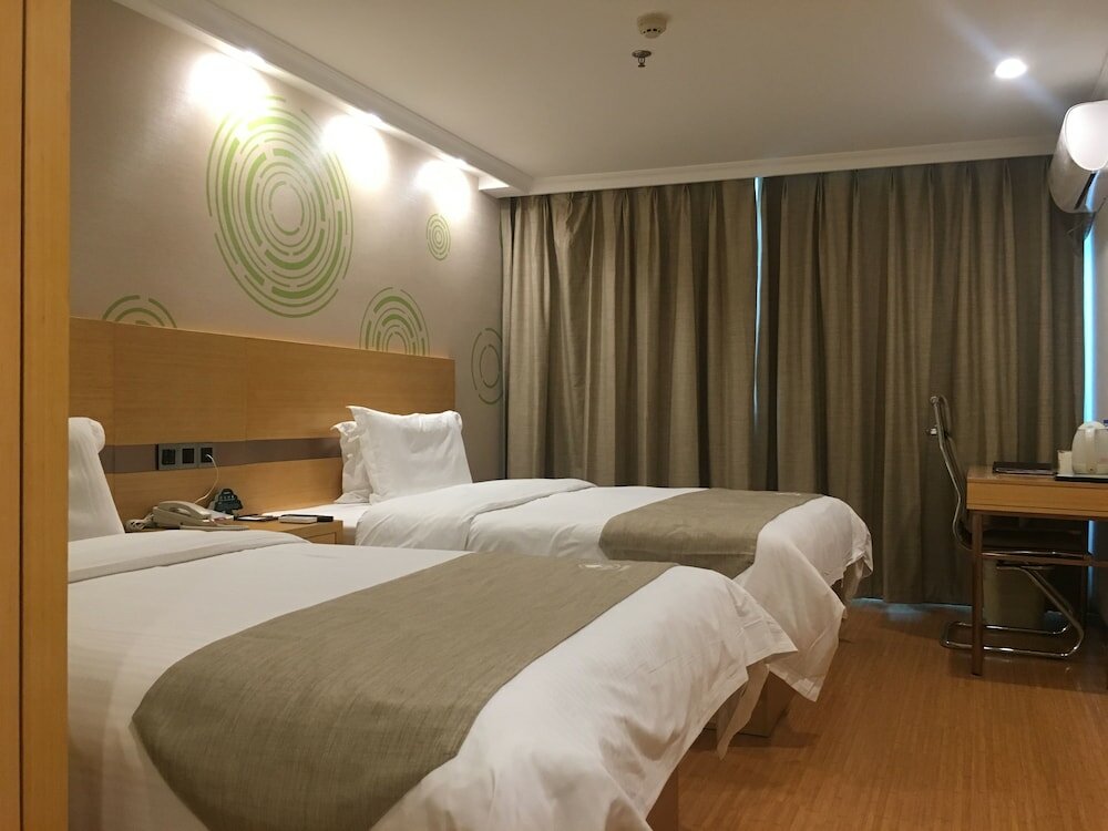 Фото GreenTree Inn Shanghai Hongqiao Airport Hotel