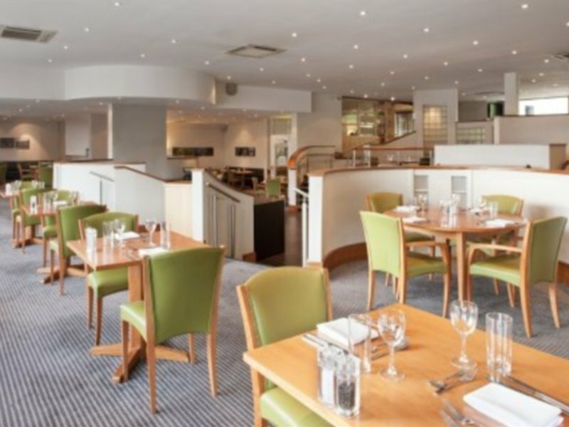 Фото Holiday Inn Cardiff City Centre