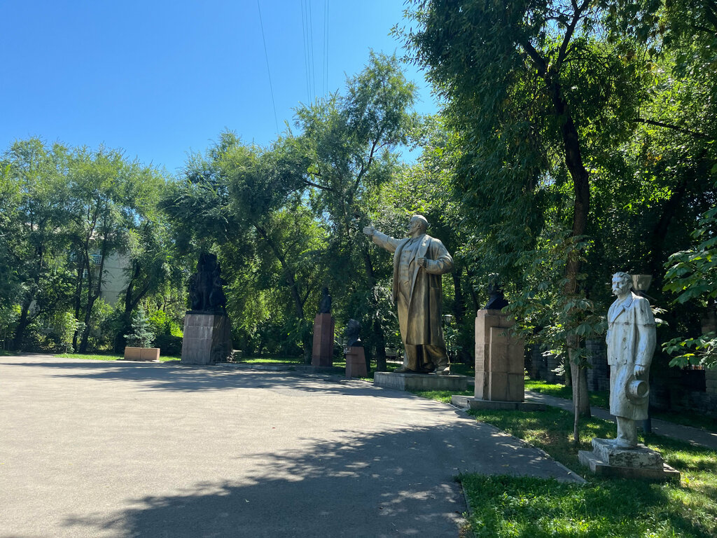 Monument, memorial V.I. Lenin, Almaty, photo