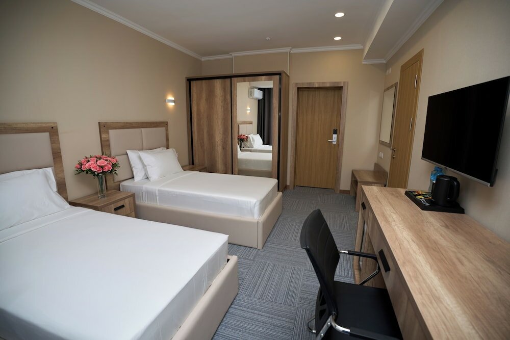 Фото Crown Hotel