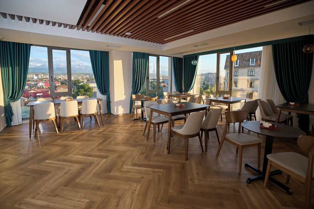 Фото Crown Hotel