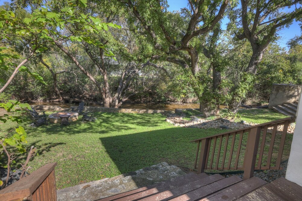 Фото Guest Quarters - 2 Blocks to Main Street!