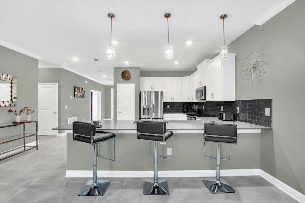 Фото Jurassic Water View @storey Lake by Shine Villas! Sleeps up to 24! № 021