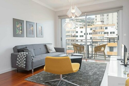 Гостиница Santa Catarina II, Modern Flat in the City Centre в Фуншале