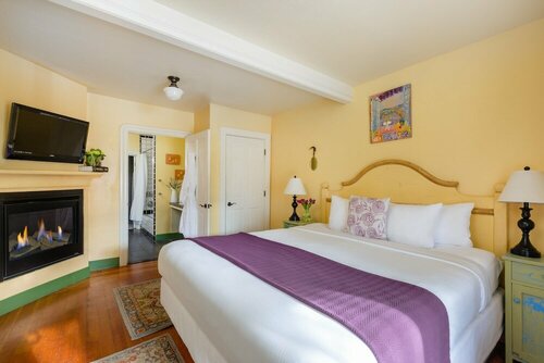 Внешний вид отеля Lavender, A Four Sisters Inn в Юнтвилле, фото 5