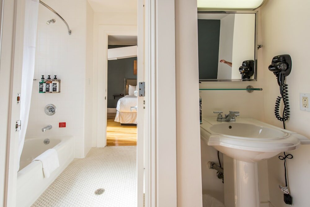 Фото The Herbert Hotel