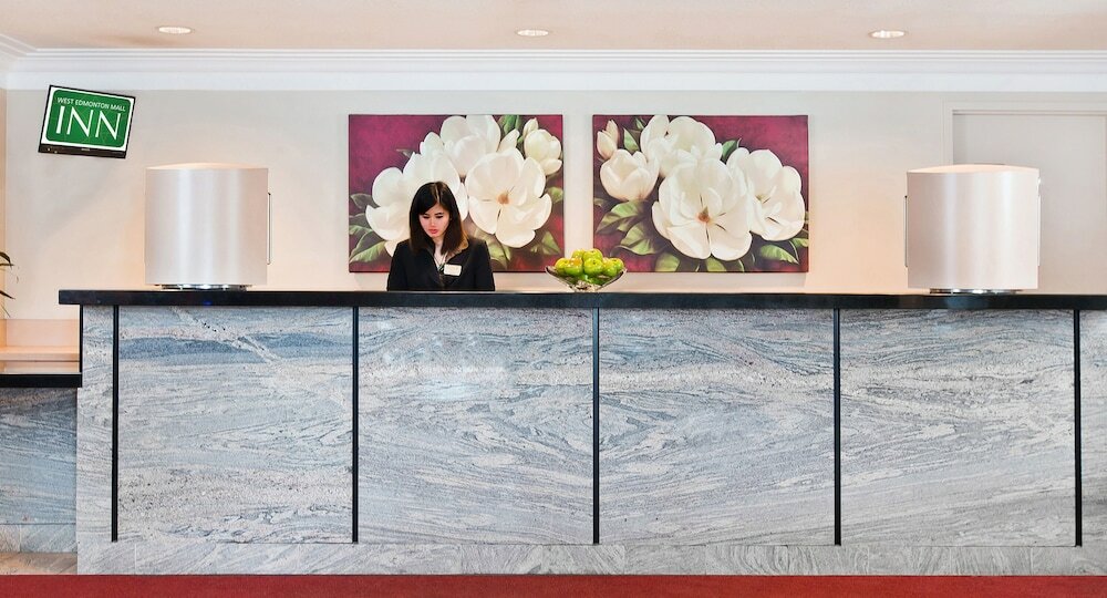 Фото West Edmonton Mall Inn
