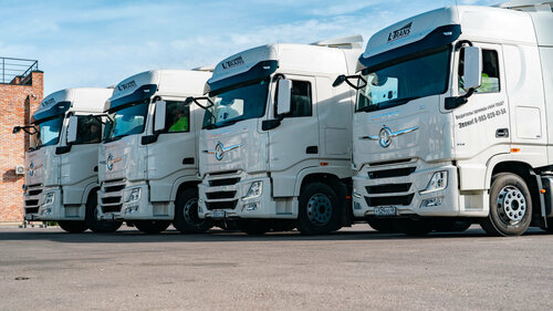 Кешкі көйлек киген сұлуды былғады