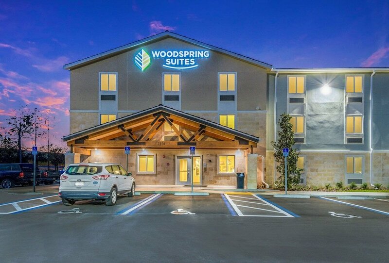 Гостиница WoodSpring Suites Bradenton