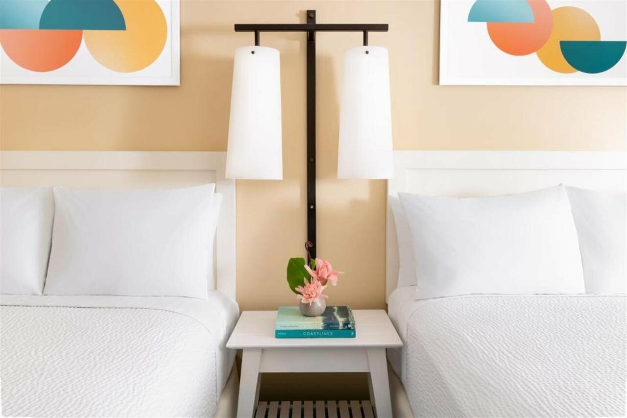 Фото The Twin Fin Hotel