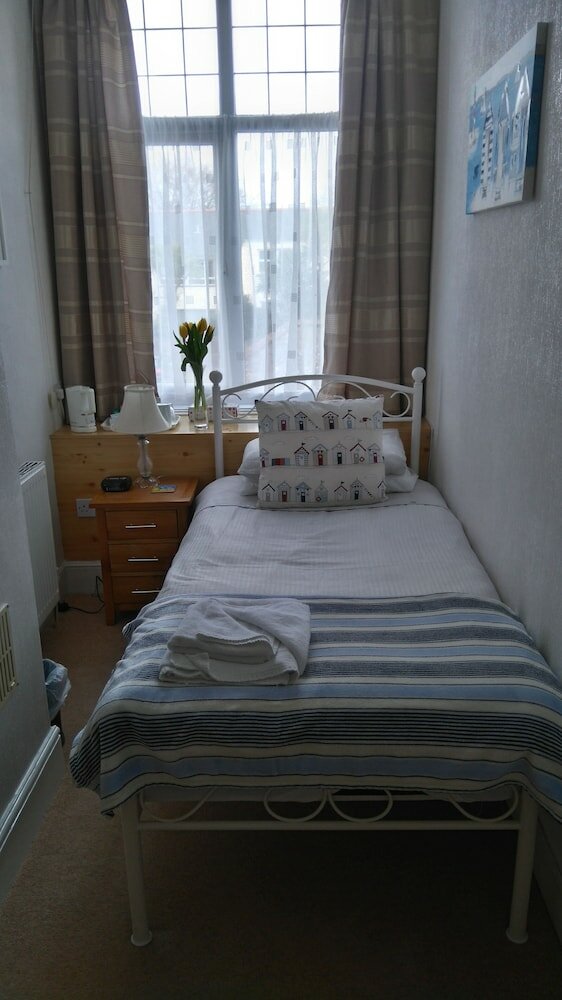 Фото Tudor Court Hotel