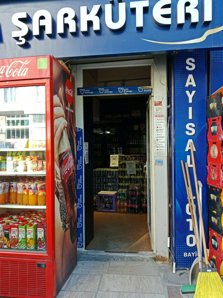 المشروبات الكحولية Kosem Liquor Store and Delicatessen ، اسطنبول، صورة