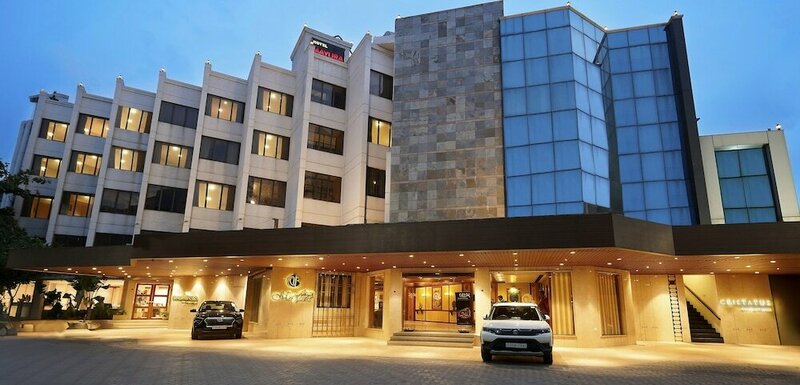 Гостиница Hotel Mayura в Райпуре
