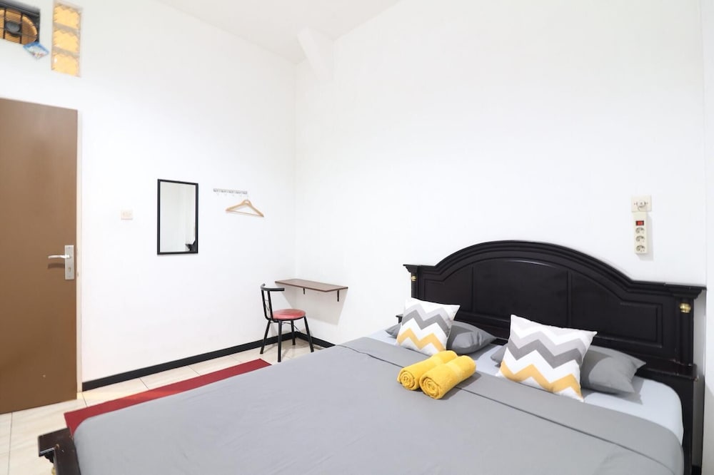 Фото Mador Malang Dorm Hostel