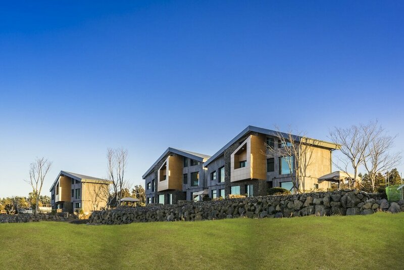 Гостиница The Jun Pension Jeju