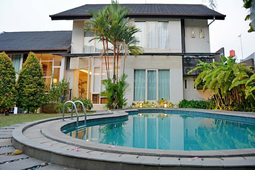 Hotel W Home Cipete, Jakarta, photo