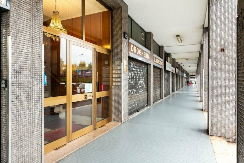Гостиница Renovated Flat Subway Yellow Line