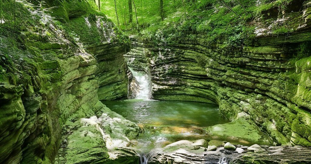 Nightclub Kumyatak-Kudavas Waterfall, Tonya, photo