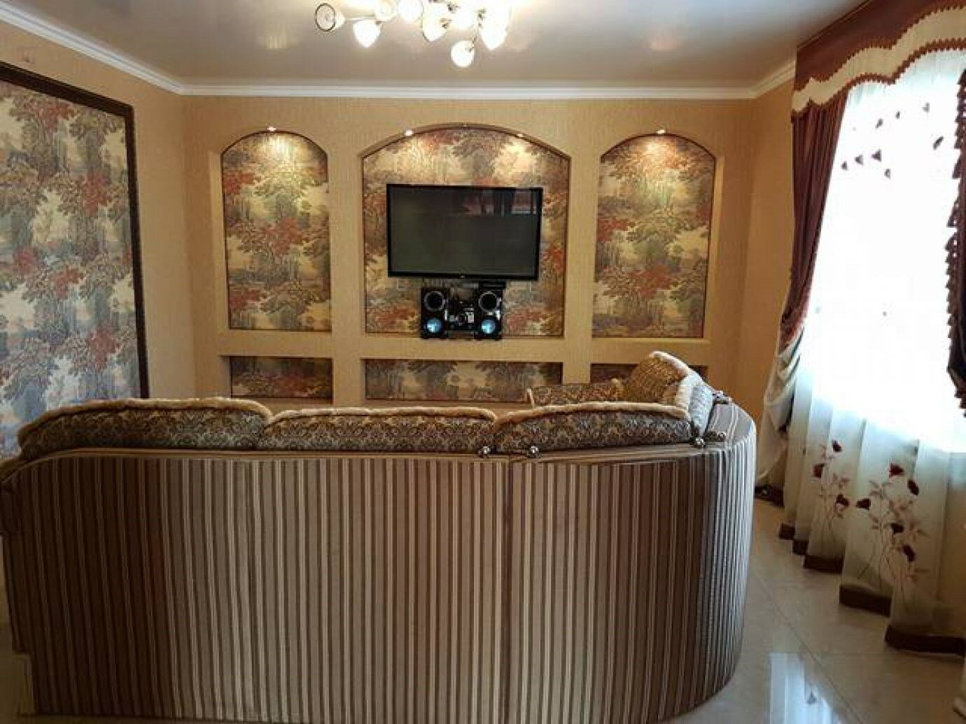 Фото Дом с дельфинами