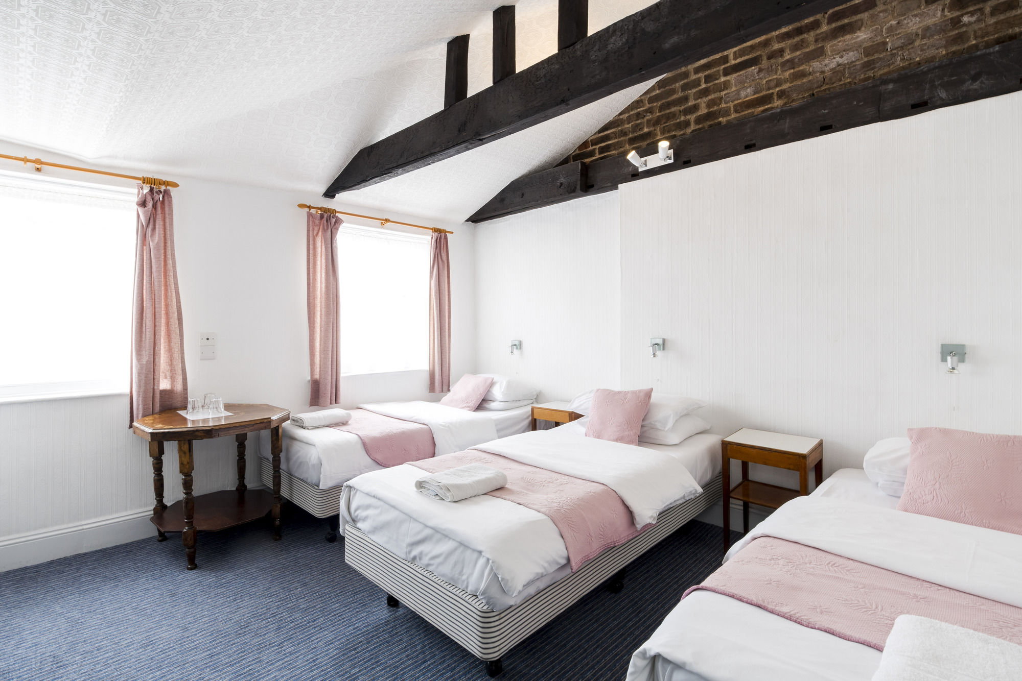 Фото St Athans Hotel