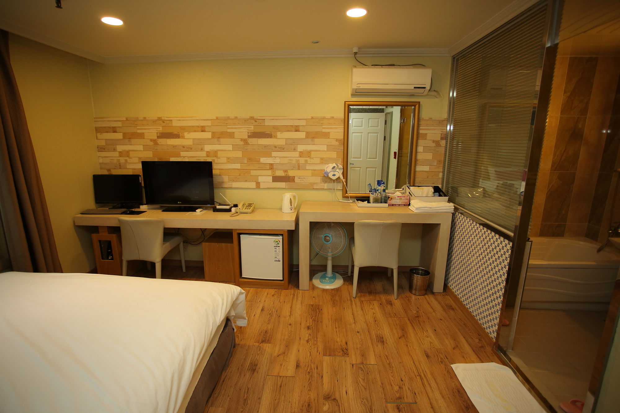 Фото Central Hotel