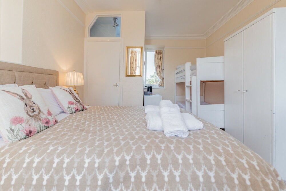 Фото Rayrigg Villa Guest House