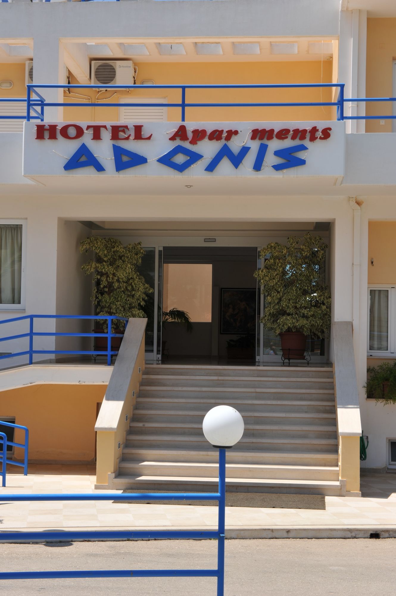 Фото Adonis Hotel