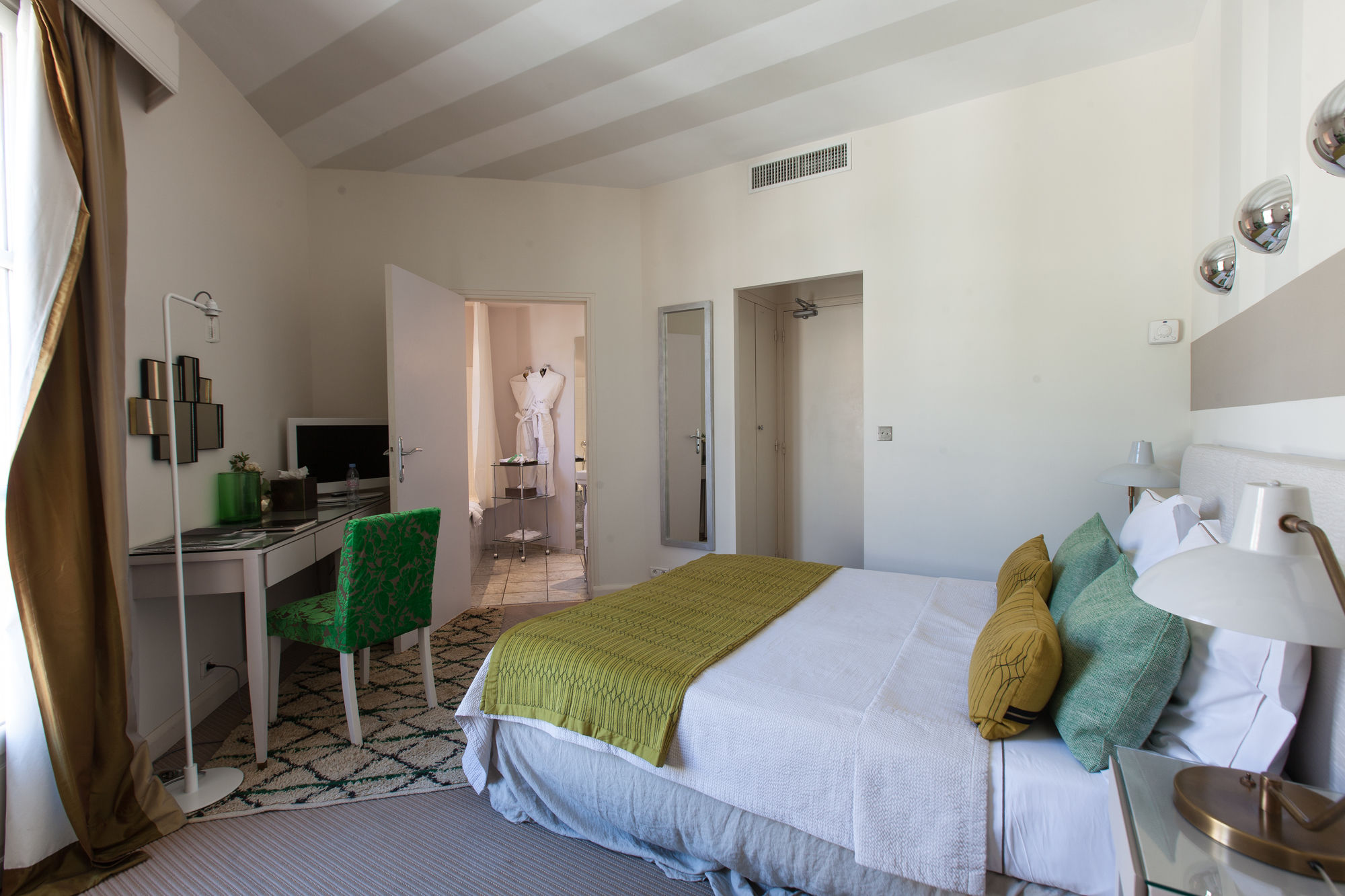 Фото Hôtel Le Y Saint-Tropez