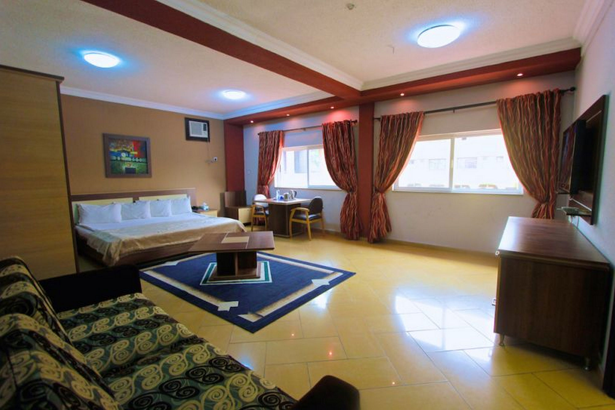 Фото Carliza Hotel Apapa