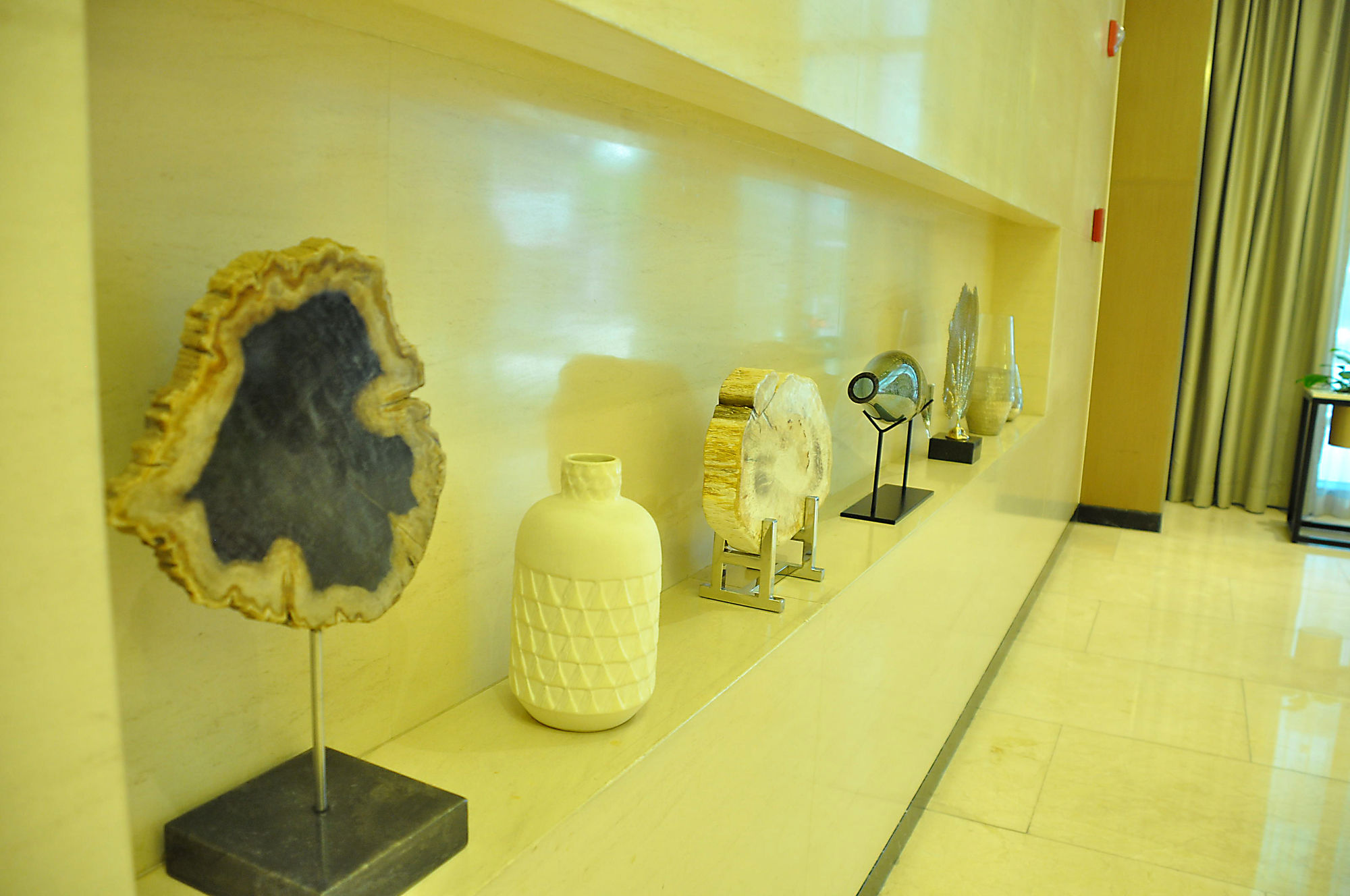 Фото CSuites at Two Central Residences