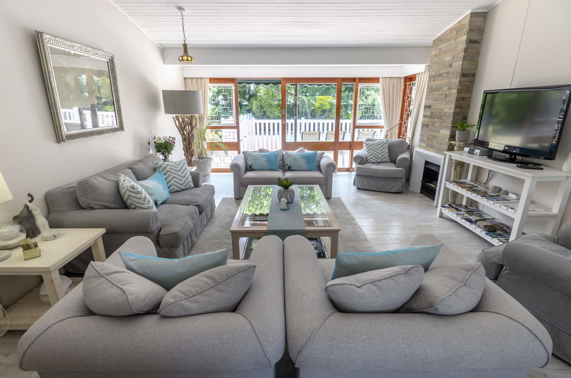 Фото Admiral's Lodge Guest House B & B