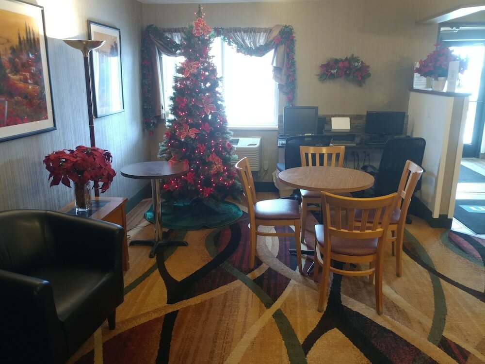 Фото Days Inn & Suites by Wyndham Fargo 19th Ave/Airport Dome